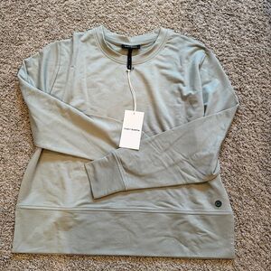 NWT Cozy Earth Women’s StudioLite Crewneck, Haze, Small